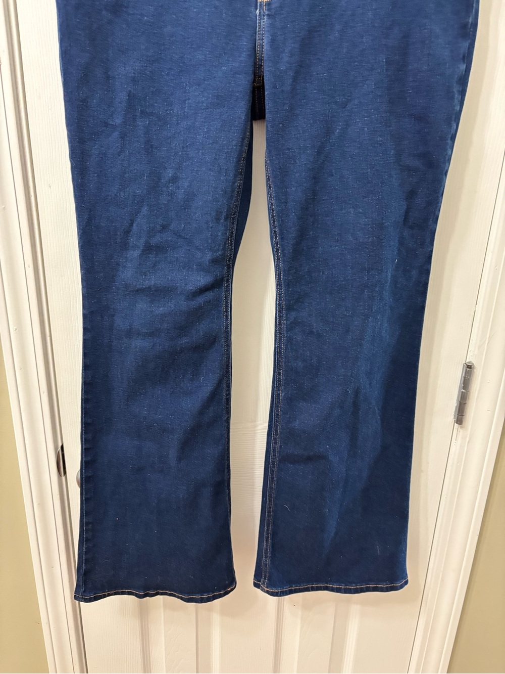 Old Navy High Rise Wow Flare Dark Wash Women’s Plus Size 16 Flare Jeans - Picture 4 of 7